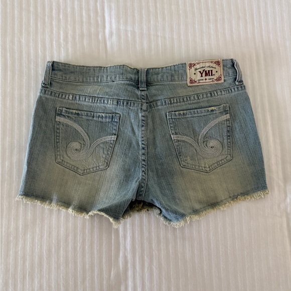 YMI Women’s Distressed Light Wash Jean Shorts Size 9 Frayed Hem Low Rise - Picture 2 of 14